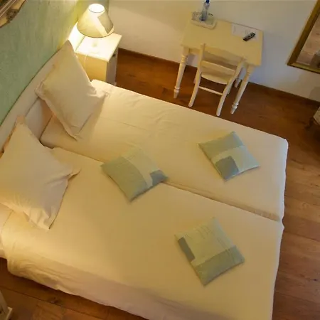 Bed & Breakfast La Roustiere *